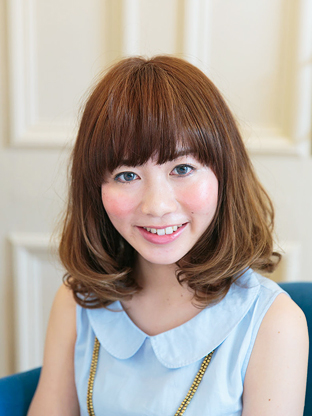 大人かわいいカールセミディ