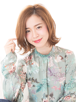 ゆるいカールで大人フェミニンボブ